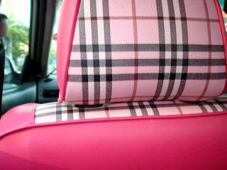 Pink Toyota Corlla Taxi egyedi fejtámla kárpitozás