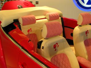 VW Beetle Barbie egyedi bórölések