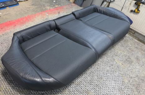 Honda hátsó bőrülés kárpitozás után 